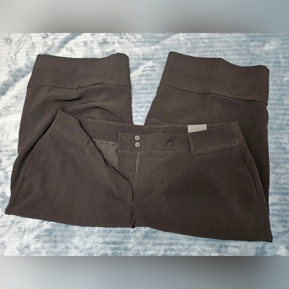 New With Defects! Lane Bryant Plus Size Black Cropped Pants! - Picture 2 of 8